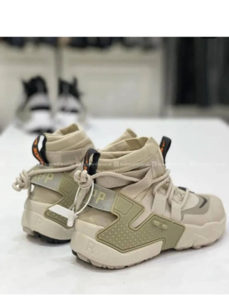 Nike Huarache gripp desert sand