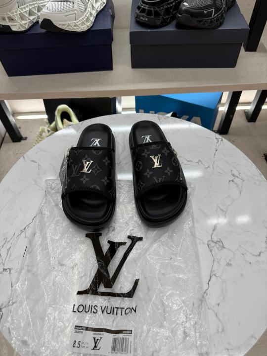 Loui.s vuitton slide black