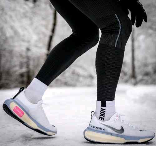 nikkee zoom x run 3 INVINCIBLE