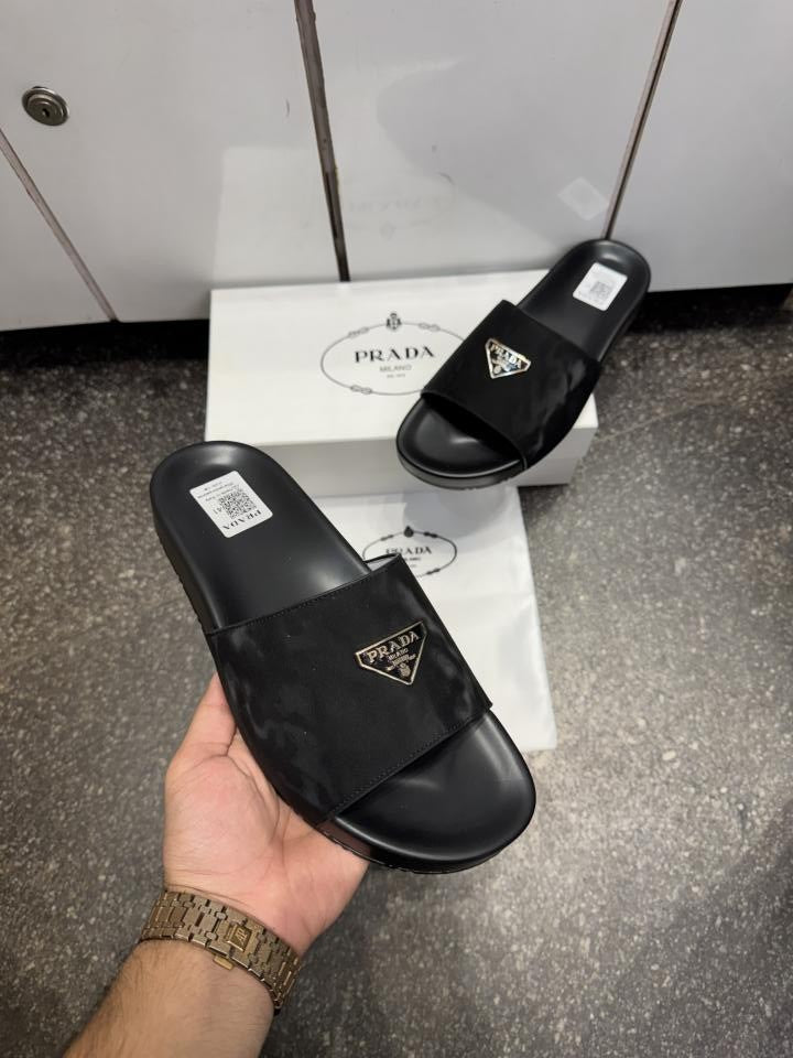 PRAD.A LOGO PREMIUM BLACK SLIDE 031