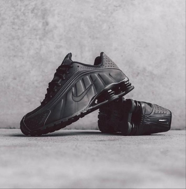 Nik shox R4 Triple black