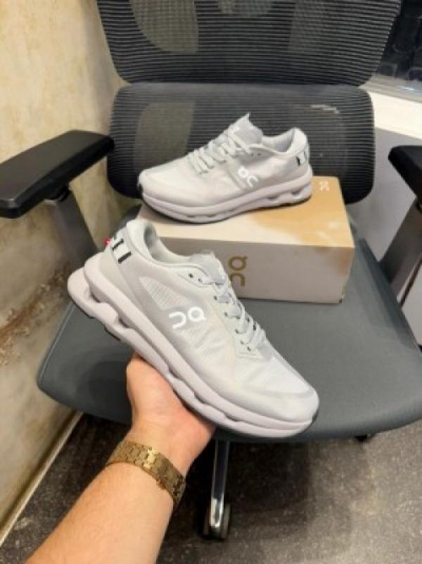 ON CLOUD ZONE RUNNING SHOE IN THE ALLOY ROCK COLOURWAY FIX