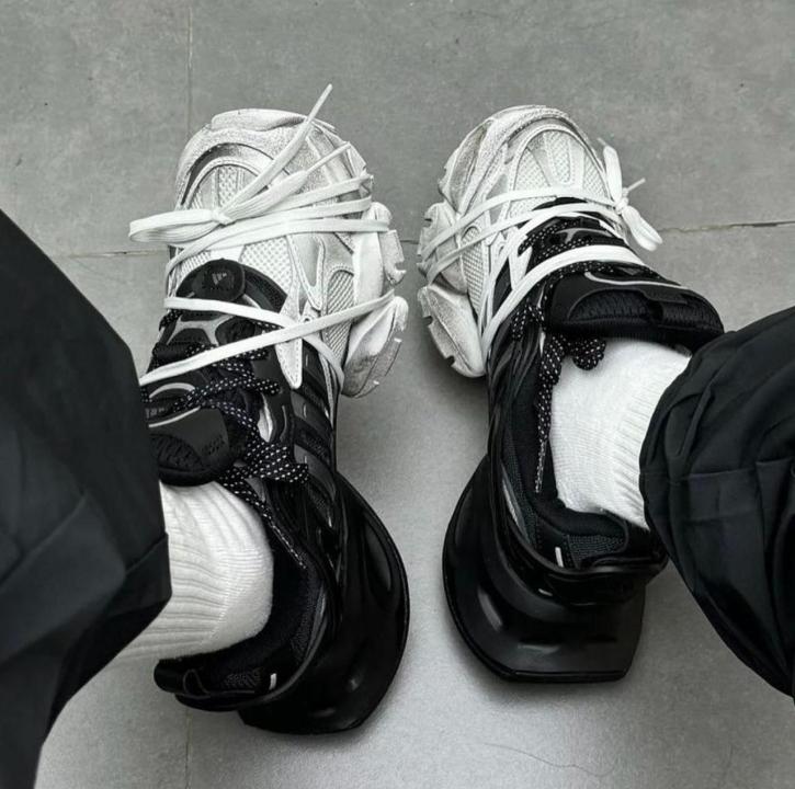 XLG Runner Deluxe White Black