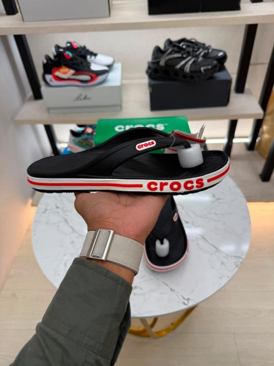 Croccs bayaband flip flop black red