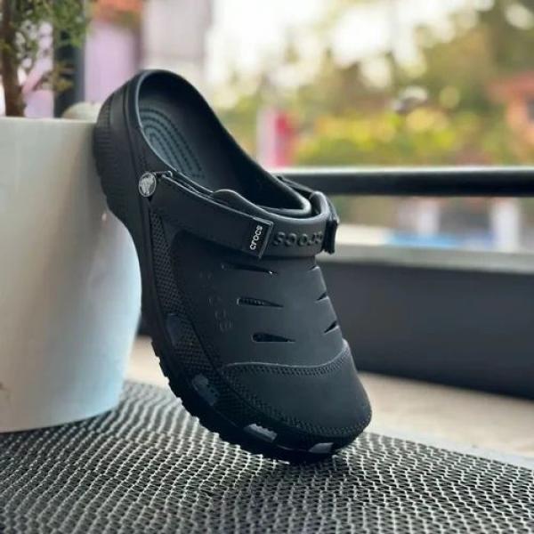 Crocc s yukon clog black