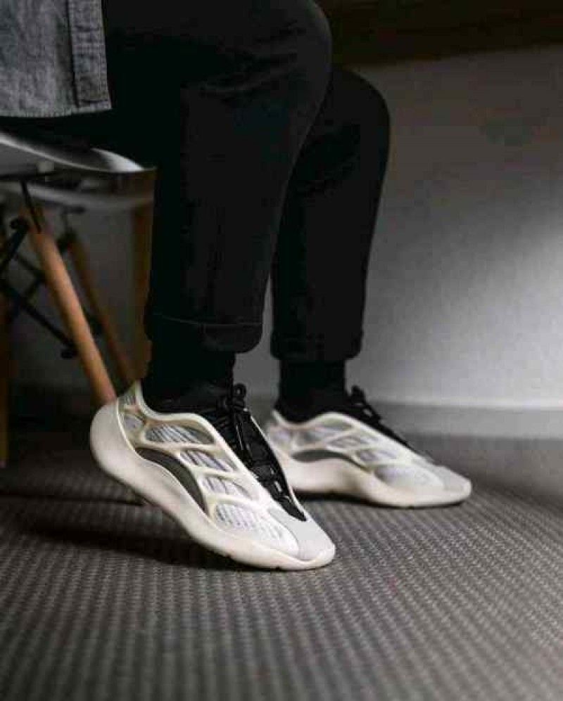 Adidaass. Yeezy 700 V3 Azael