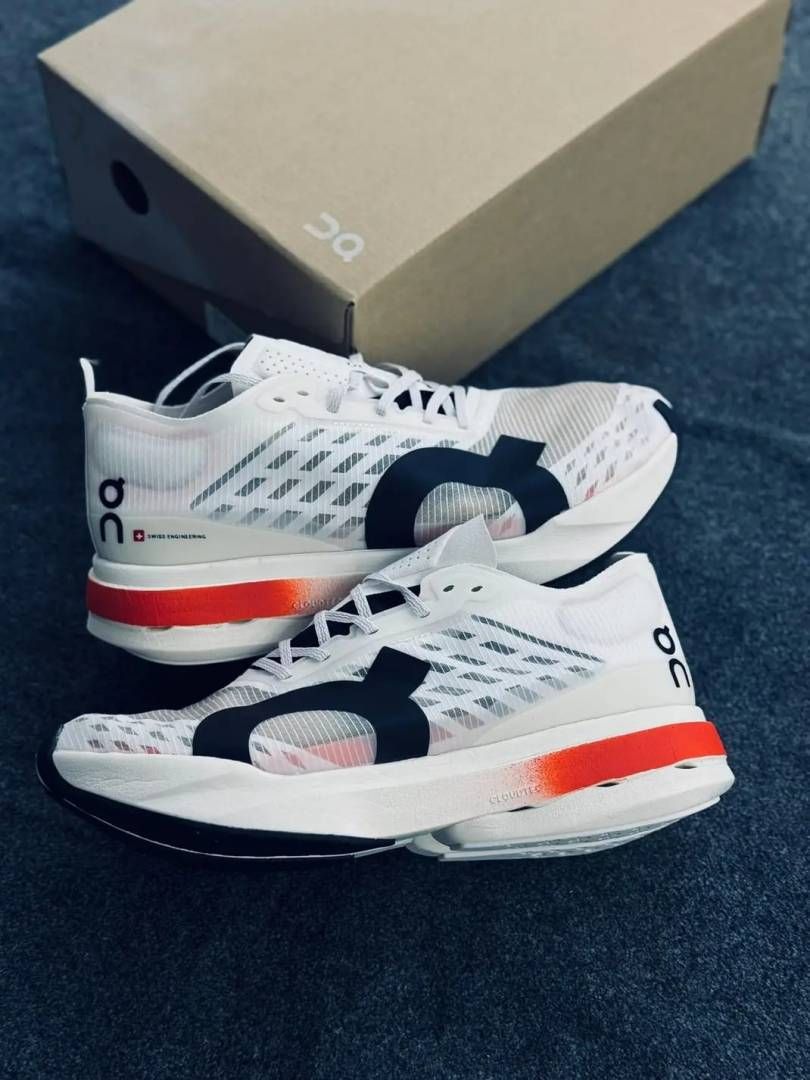 ON Running cloud boom STRIKE WHITE ORANGE