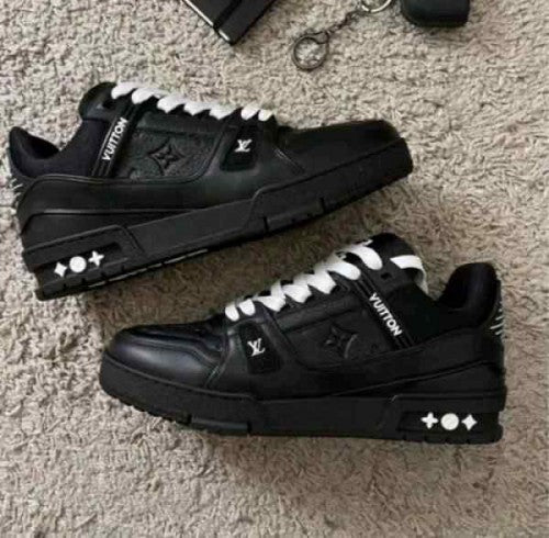 LOUISS VUTION trainer black embossed monogram