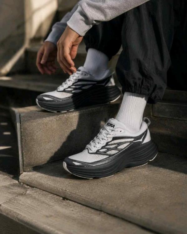Hoka Bondi 8 Caged Stealth Tech Pack Fix
