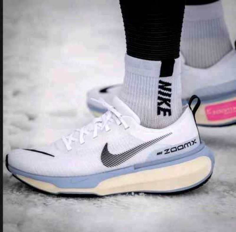 nikkee zoom x run 3 INVINCIBLE