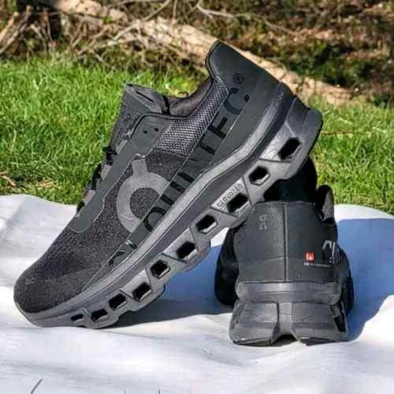 Running CloudMonster all Black Sneaker