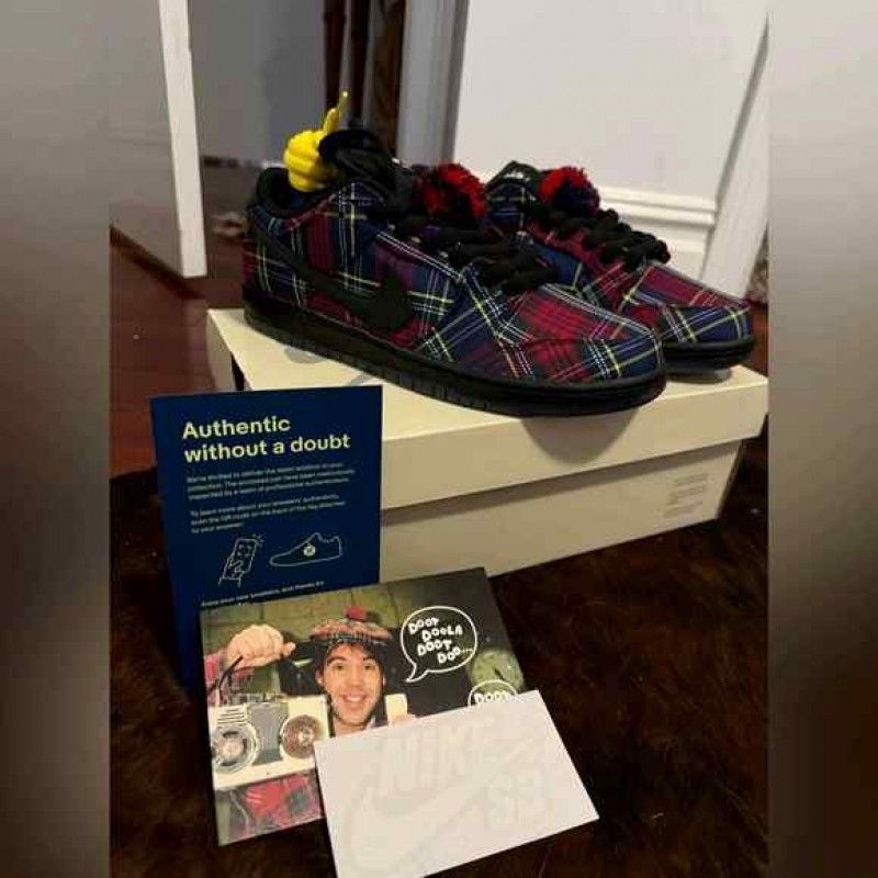 Nardwuar x Dunk Low SB Tam O Shanter Hat