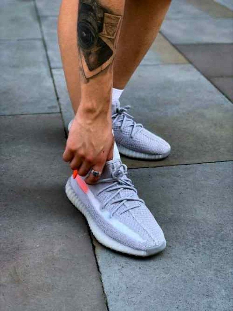 Adiddass Yeezy Boost 350 V2 Tail Light Semi UA