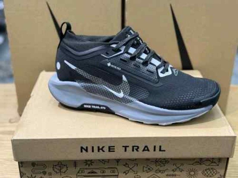 Nikkee React Pegasus Trail 5 GTX Trainer Black White