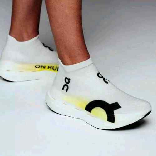 On Running Cloudboom Strike LS White Yellow