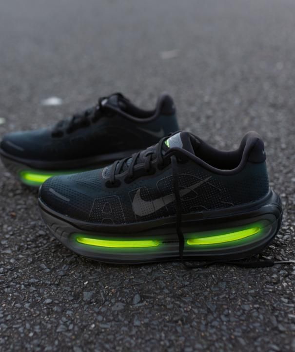 Nikke Vomero Premium Black Volt Green