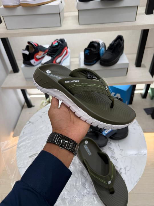 Skecher.s premium flip flop