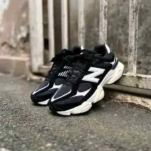 9060 Black White