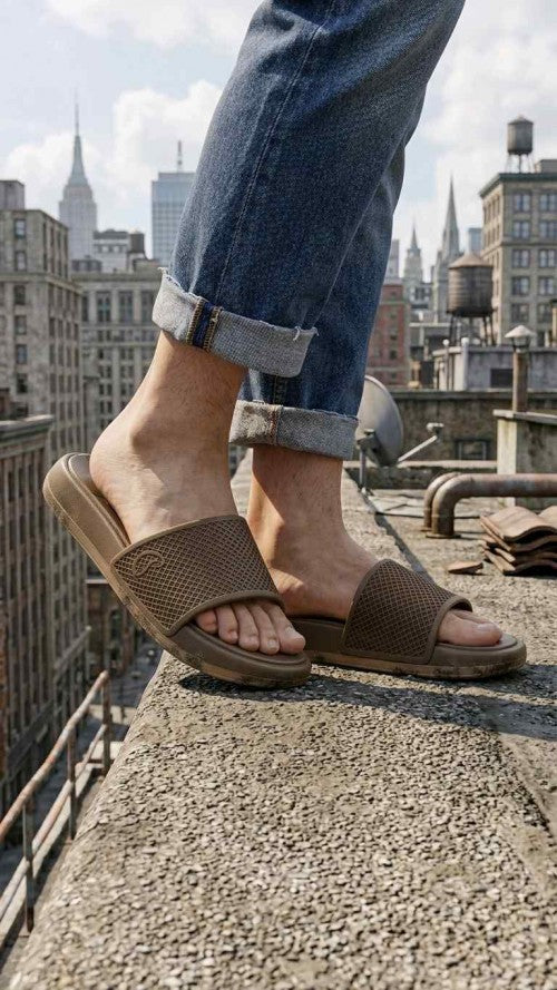 CHRISTIANNN LOUBOUTIN FLIP FLOP BROWN