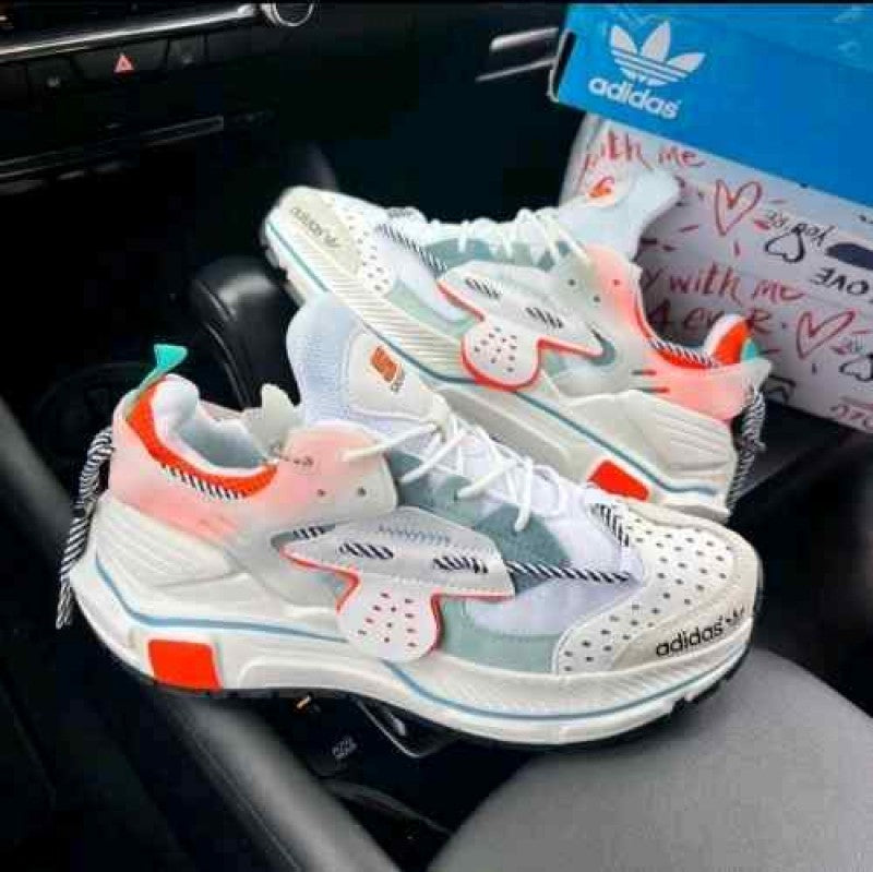 Adiddass Sikaige White