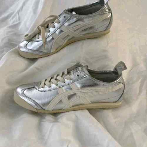 Onitsukkaa Tiger MEXICO 66 SILVER OFFf WHITE for her fix