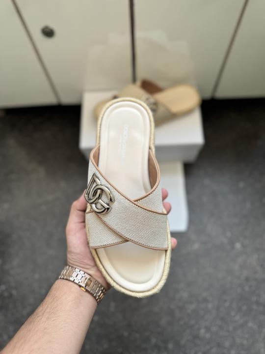 Dollce and Gabbanaa criss Cross Logo Cream
