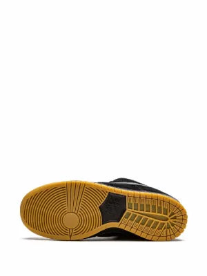 Nikee SB Dunk Low Fog Black Gum