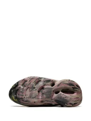 .ua .ADIDA.S yeezy foam runner mx carbon ua