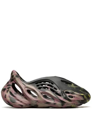 .ua .ADIDA.S yeezy foam runner mx carbon ua
