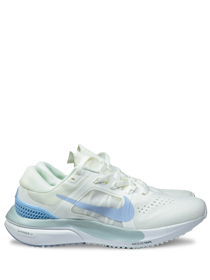 Nikee air zoom vomero 15 White sky