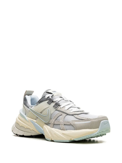 NIKE V2K LIGHT BONE METALLIC PLATINUM