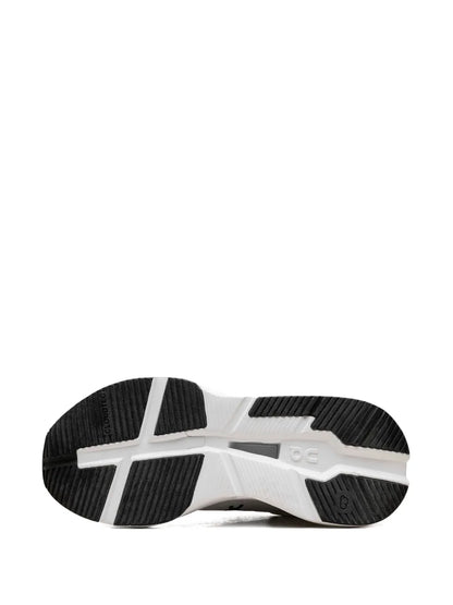 On Cloud x Nova Running White Black