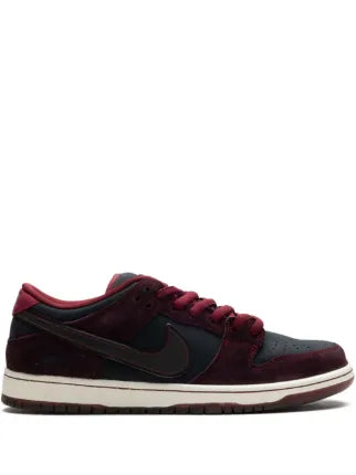 Nikee SB Dunk Low X RIOT
