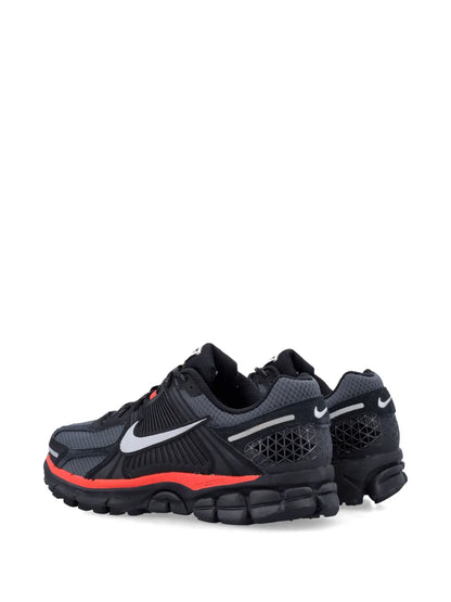 NIKE ZOOM VOMERO 5 BLACK METALLIC UNIVERSITY RED