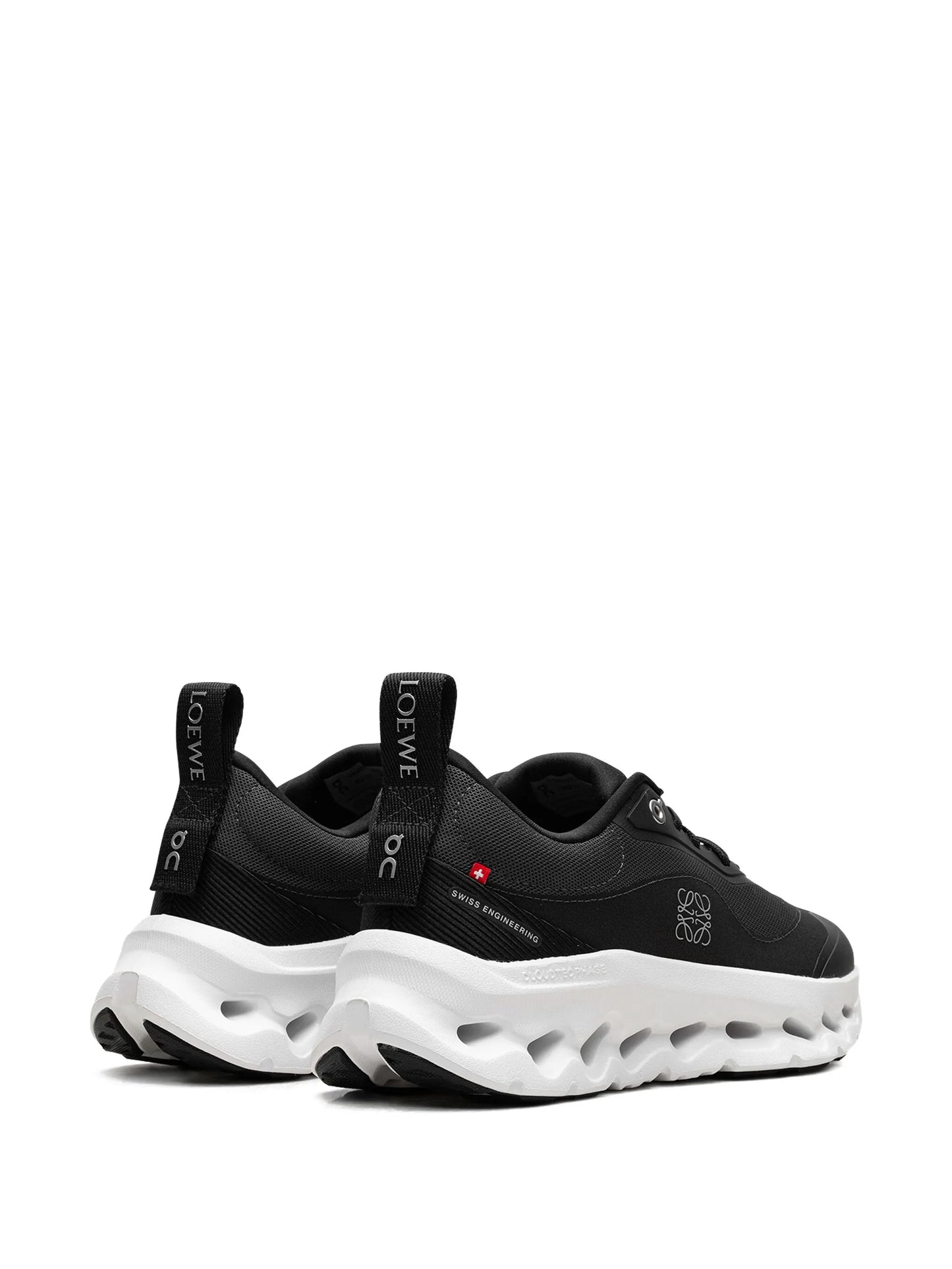 Loewe X on cloud Tilt black white