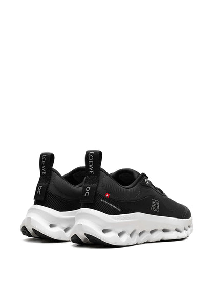 Loewe X on cloud Tilt black white