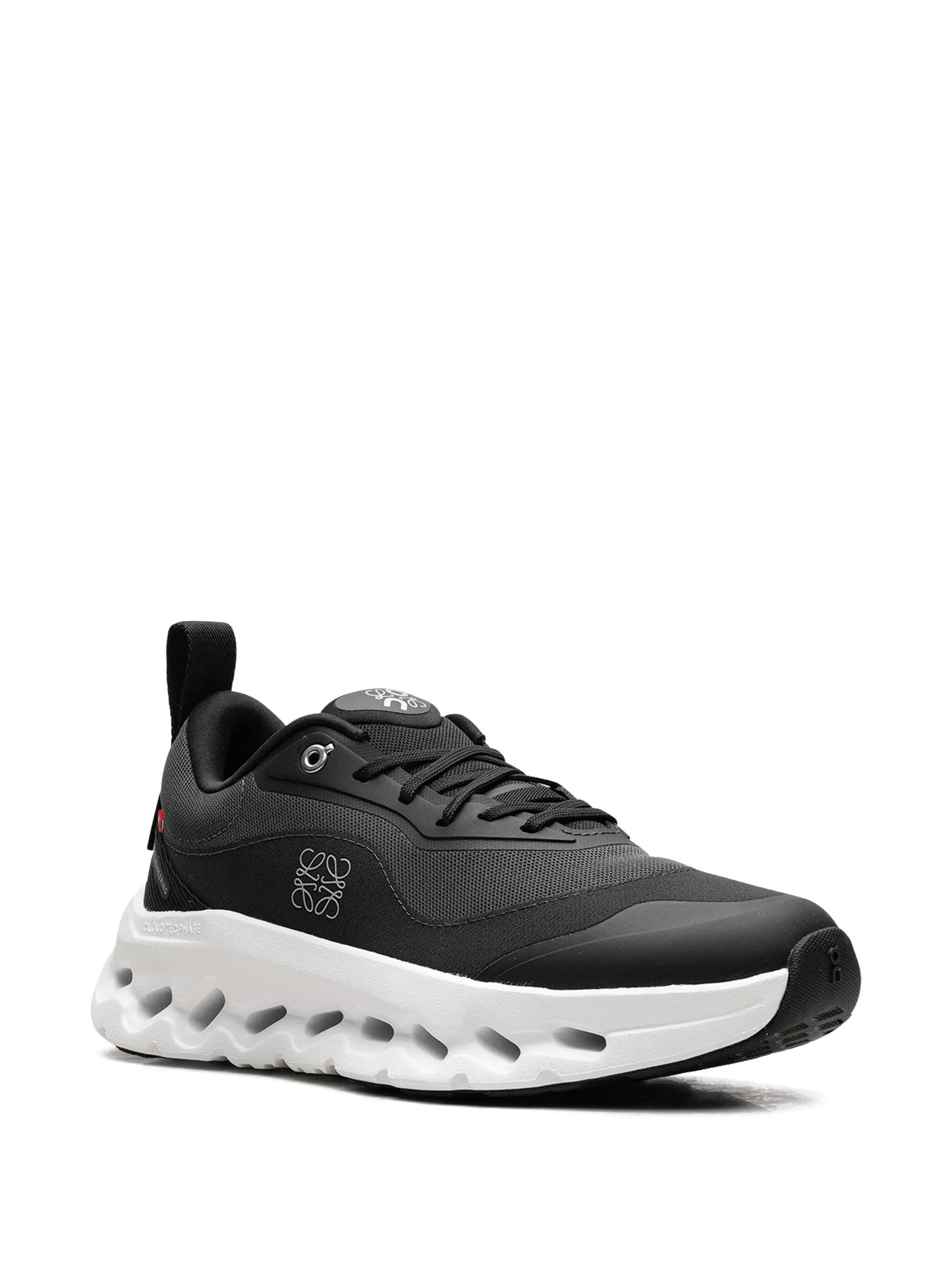 Loewe X on cloud Tilt black white