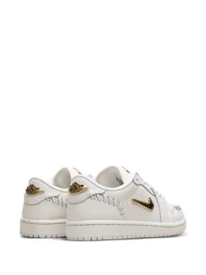 NIK_E AIR JORDAN 1 LOW METHOD OF MAKE LEGEND LIGHT BROWN SNEAKERS FIX