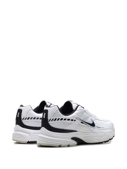 Nike initiator low white black