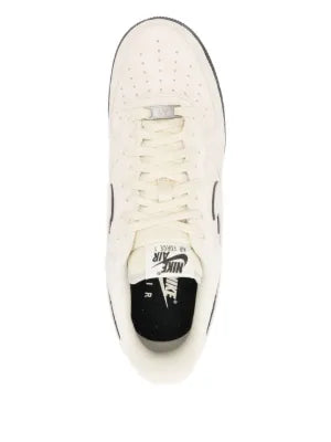 Nikee Airforce 1 07 LV 8 low light khaki