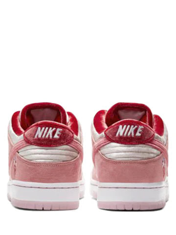 NIIKE SB DUNK LOW STRANGE LOVE
