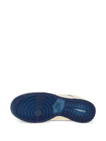 NIK.E DUNK LOW METALLIC JEWEL SWOOSH - 5