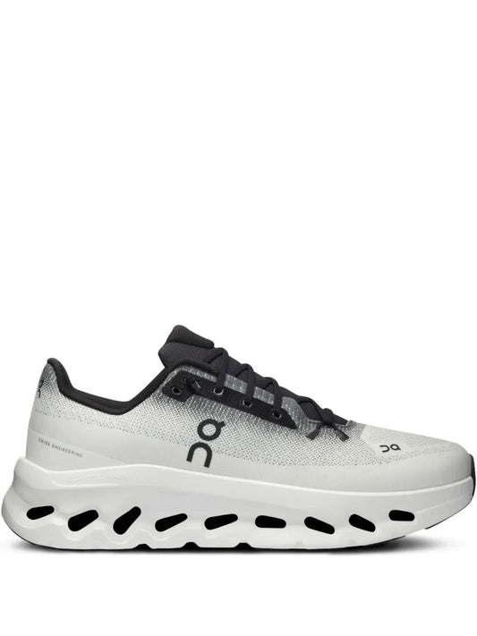 On Cloud Running Tilt Ivory Black with carry bag