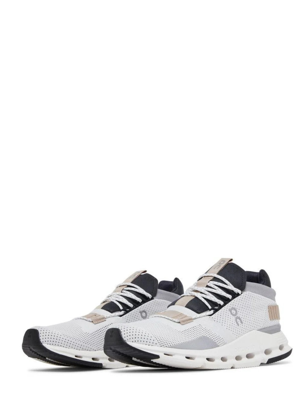 On Running Cloudnova 5 White sand