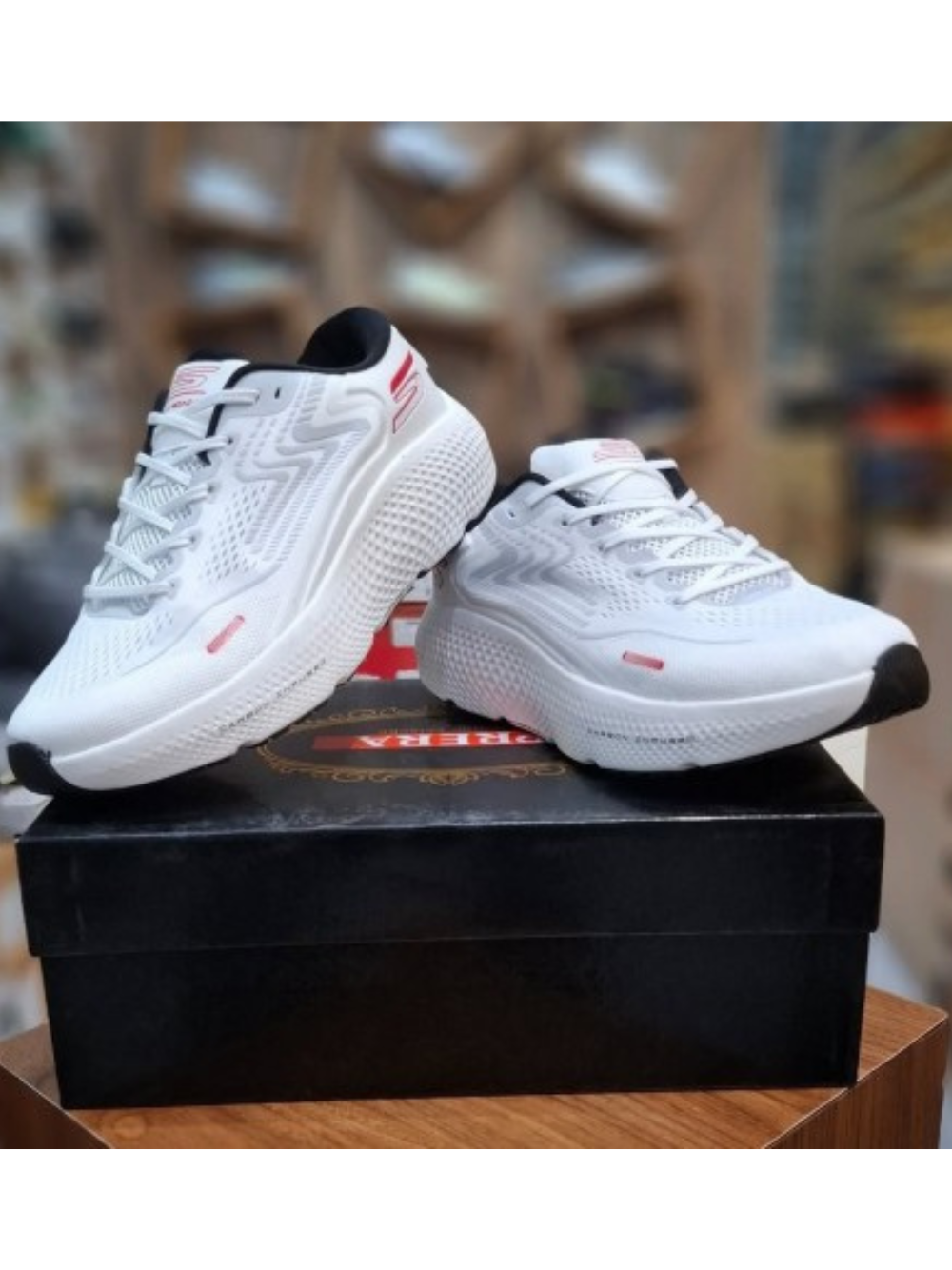 Skechers Go run Maxroad 6 White