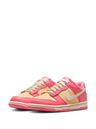 dunk low strawberry peach cream