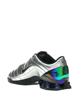 nikee. total 90 secutor shox magia metallic silver