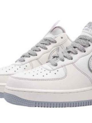 Undefeated x Nikee Air Force 1 07 Low Cream Light Grey