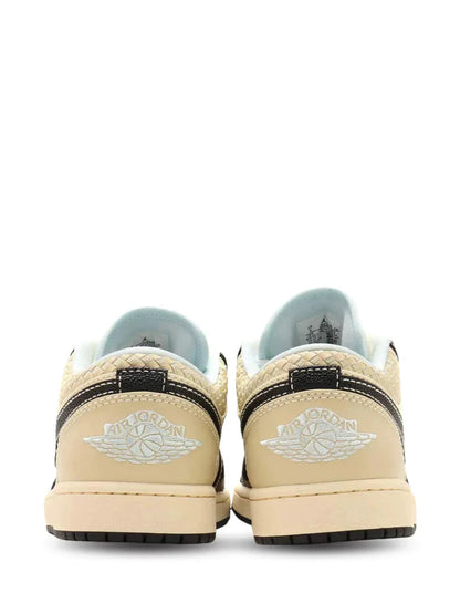 nikee air jordan retro 1 low se coconut milk black - 4