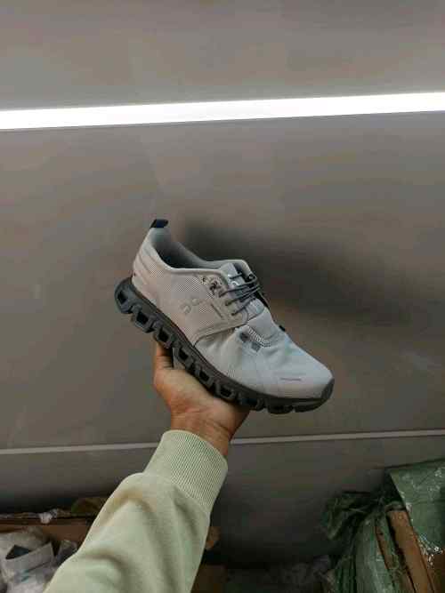 ON Cloud 6 Waterproof Alloy Wolf grey